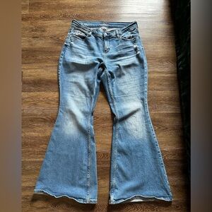 ~Arizona Jean Company Light Blue Bell Bottoms Size 8~